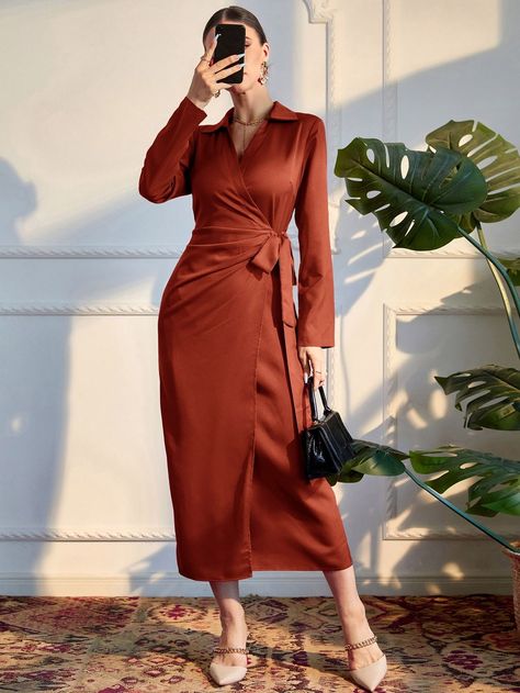 Simple Satin Dress, Maxi Frocks, Elegant Silk Dresses, Classy Jumpsuit, Look Rose, Striped Tunic Dress, Burnt Orange Dress, Iphone Instagram, Satin Dress Long