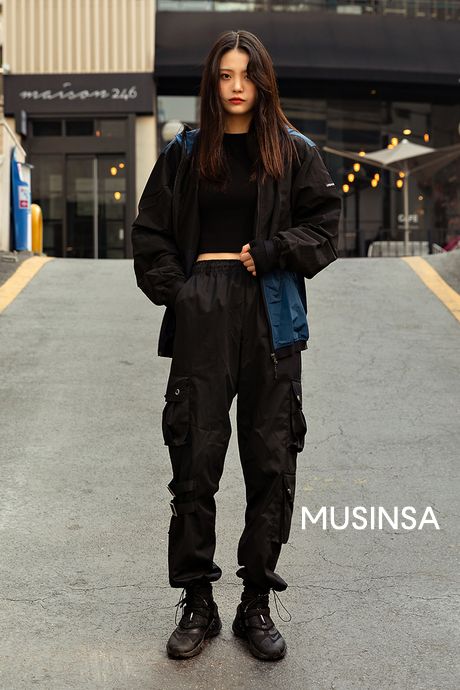 Korean Street Fashion - Official Korean Fashion Outfit Ideas Korean Asian Style, Korean Street Wear, Korean Outfit Street Styles, Korean Streetwear, Asian Street Style, K Fashion, Tomboy Style Outfits, Korean Street, Looks Street Style