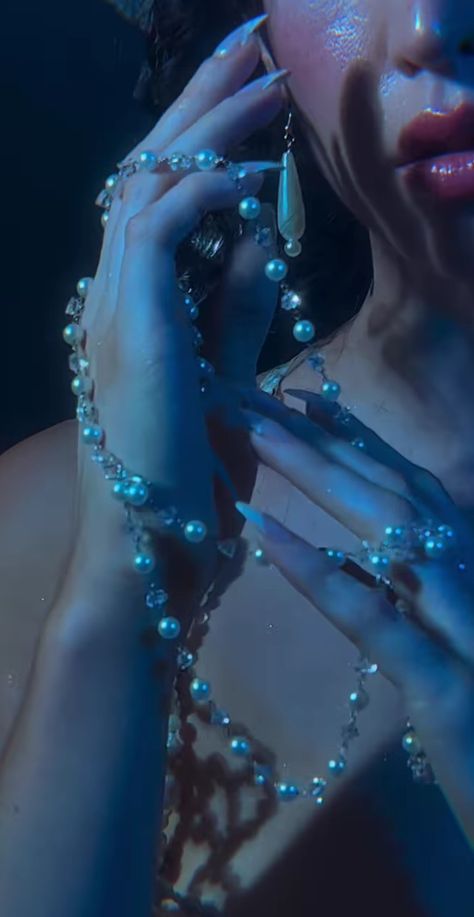 Mermaid Energy Aesthetic, Mermaid Photo Shoot Ideas, Sirens Aesthetic Dark, Royal Mermaid Aesthetic, Teal Crystals Aesthetic, Ethereal Ocean Aesthetic, Goth Ocean Aesthetic, Siren Inspired Photoshoot, Scary Mermaid Aesthetic