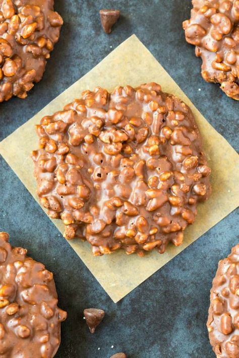 Homemade Star Crunch Cookies- A copycat recipe for Little Debbie Star Crunch! 5 ingredients, no baking and ready in 5 minutes! Vegan, Gluten Free, Dairy Free. Gf Df Halloween Treats, Homemade Star Crunch, Butter Crunch Cookies, Star Crunch, Crunch Cookies, Butter Crunch, Peanut Butter Crunch, Bake Goods, Crispy Cookies