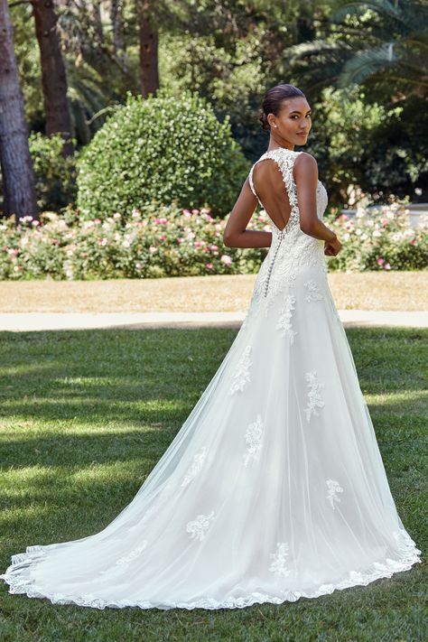 Sincerity Bridal Wedding Dresses, Sincerity Wedding Dress, Unusual Dresses, Queen Anne Neckline, Sincerity Bridal, Gonna In Tulle, Net Skirt, Jewel Dress, Nature Dress