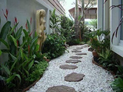 garden-pathway-idea1 - Home Decorating Trends - Homedit Pebble Patio, Kolam Koi, Beautiful Home Gardens, Garden Walkway, Stone Path, Side Garden, Garden Pathway, Side Yard, Small Backyard Landscaping