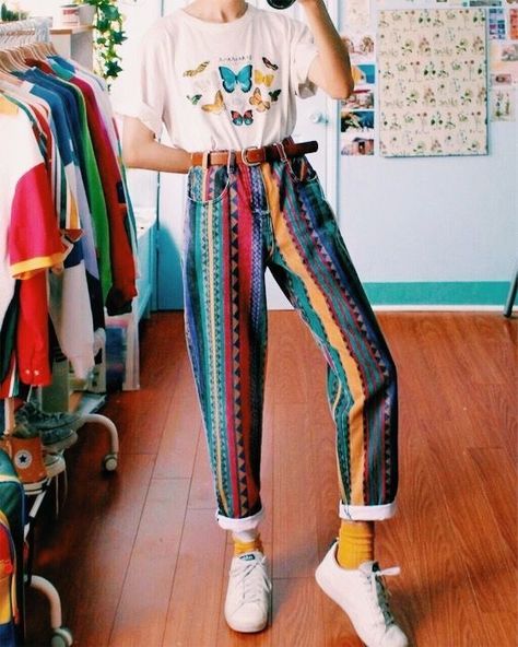 ✰ P I N T E R E S T : @celyahama8✰ Moda Academia, Clothing Hanger, 90's Fashion, Fashion Bottoms, Pants Vintage, Moda Vintage, Tomboy Fashion, Vintage Women, Mode Vintage