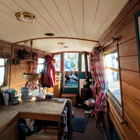 Canal Boat Narrowboat, Narrowboat Life, Canal Boat Interior, Narrowboat Interiors, Big Boat, Boat Living, Boat House Interior, Houseboat Living, Narrow Boats