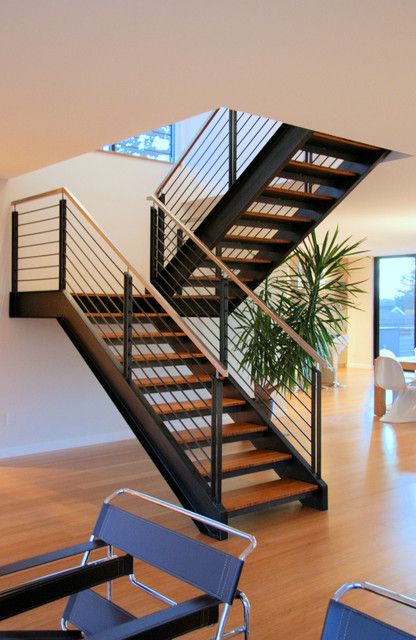 Open stairs Steel Staircase, Open Stairs, Staircase Design Modern, Modern Apartment Design, Modern Basement, Stair Railing Design, Steel Stairs, Floating Stairs, Stairway Design