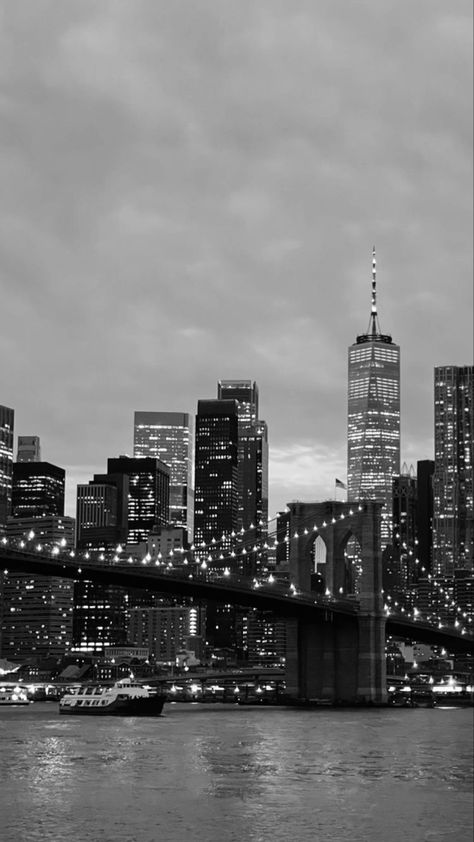 Nyc Wallpaper, City Life Photography, New York Wallpaper, Nyc Life, Dark Phone Wallpapers, New York Life, Ny City, Iphone Wallpaper Photos, Black And White Posters