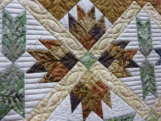 Double Bear Paw Quilt Pattern Free, Quilt Styles, Paw Ideas, Bear Paw Quilts, Bear Paw Quilt, Bear Tracks, House Quilt Patterns, Lap Quilt Patterns, Free Motion Quilting Designs