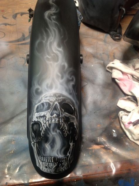 Air Brush Art, Airbrushing Ideas, Airbrush Skull, Painting Jobs, Motorcycle Art Painting, Skull Motorcycle, Custom Motorcycle Paint Jobs, Motorcycle Paint, Motorcycle Custom