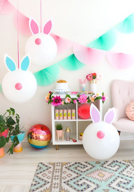 Decora tu fiesta en casa con globos #manualidades #diy #globos Bunny Balloons, Balloon Bunny, Bunny Balloon, Diy Osterschmuck, Easter Birthday Party, Bunny Birthday Party, Easter Entertaining, Easter Party Decor, Bunny Party