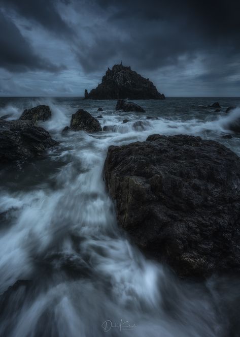 "Wave Ocean" by Daiki Kuroda Summer is over and the rough seas season is just around the corner. It would be great if the clouds with a three-dimensional effect, rough waves, and thunder rang. The climatic conditions we are pursuing are difficult. #fstoppers Dark Ocean Aesthetic, Scary Island, Moody Sea, Ocean Aesthetics, Rough Ocean, Stormy Ocean, Ocean Cliff, Nautical Aesthetic, Ocean Storm