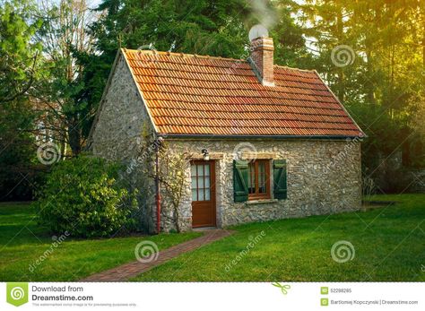 House With Garden, Stone Cabin, Beautiful Small Homes, Sunny Summer Day, Autumn Wallpaper, Stone Cottages, Old Stone Houses, Traditional Houses, Casa Exterior