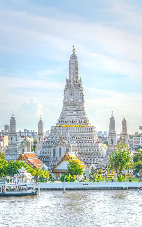 Thailand Wallpaper Aesthetic, Bangkok Wallpaper, Wat Arun Bangkok, Bangkok Skyline, Culture Of Thailand, Thailand Wallpaper, City Collage, Wat Arun, Thailand Vacation