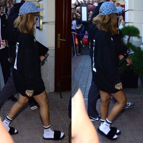 Riri wearing Anti-high hoodie in black, Gucci oversize square-frame rhinestone sunglasses, Puma Heritage socks and Puma by Rihanna black fur slides Rihanna Louis Vuitton, Puma Slides Outfit, Slides With Socks Outfit, Puma Slides, Tour Merchandise, Slides Outfit, Rihanna Outfits, Crystal Sunglasses, Old Outfits