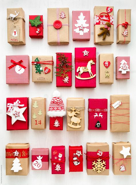 Parcel Wrapping, Christmas Gift Wrapping Diy, Homemade Advent Calendars, Matchbox Crafts, Christmas Advent Calendar Diy, Christmas Hampers, Christmas Gift Packaging, Calendar Download, Gift Wrapping Ideas