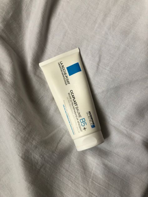 La Roche Posay Cicaplast Baume B5, Cicaplast La Roche Posay, La Roche Posay Aesthetic, La Roche Posay Products, Asthetic Skincare, Korean Cleanser, Cicaplast Baume B5, Porcelain Skin, Beauty Night