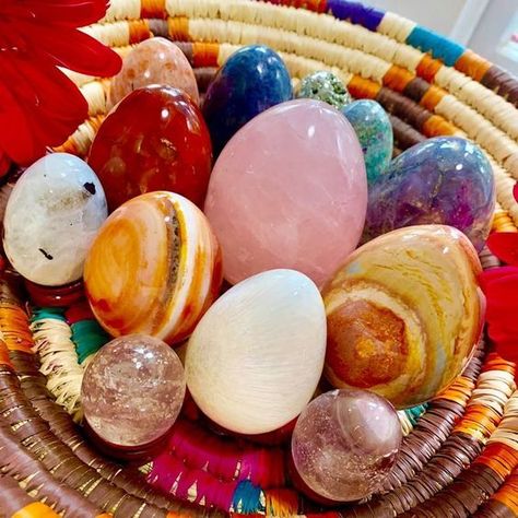 🐣Basket full of crystal Easter Egg! Which one is your favorite? Shaped Crystals, Crystal Aesthetic, Crystal Egg, Wealth Creation, Party Table Decorations, Treat You, Easter Egg Decorating, Crystal Decor, Décor Diy