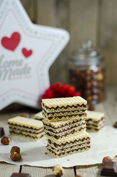 Chocolate Hazelnut Wafer Bars (Oblatne with Choco-Hazelnut Filling) Serbian Cookies, Wafer Biscuits, Sugar Wafers, Torrone Recipe, Hazelnut Filling, Hazelnut Recipes, Chocolate Wafer Cookies, Deserts Easy, Waffle Cake