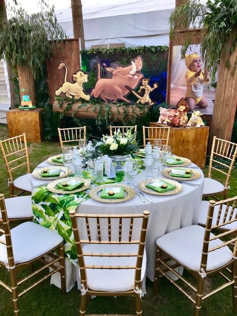 Lion king decoration Lion King Table Decorations, Lion King Centerpieces, Lion King Decorations, Safari Letters, Lion King Wedding, Lion King Party Decorations, Simba E Nala, Lion King Birthday Party Ideas, Lion King Theme