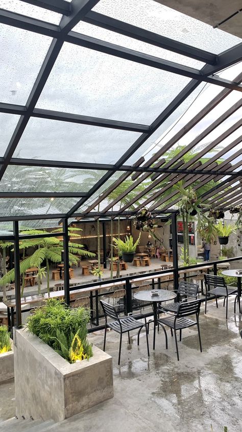 Cozy Restaurant Design, Rooftop Cafe Design, Restaurant Awning, Restaurant Design Ideas, Transparent Roof, Restaurant Seating Design, Aesthetic Corner, Awning Ideas, Bbq Garden