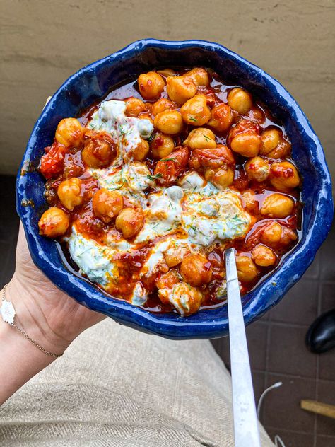 Chickpea, Tomato Harissa Stew with Herby Yoghurt Chickpea Tomato, Idee Pasto, God Mat, Deilig Mat, Good Eats, Food Inspiration, Stew, Whole Food Recipes, Noodles