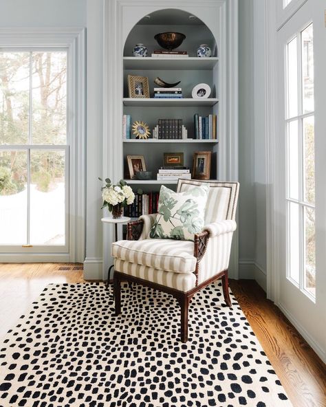 One Kings Lane on Instagram: “Spotted: Erin Gate's (@elementstyle) latest collection of rugs for @momenirugs, exclusively at @OneKingsLane. 🐆 Tap to shop & head to the…” Cheetah Area Rug, Cheetah Print Rug, Luxury Area Rugs, Erin Gates, Rug Size Guide, Rug Direct, Beige Rug, Modern Area Rugs, Beige Area Rugs