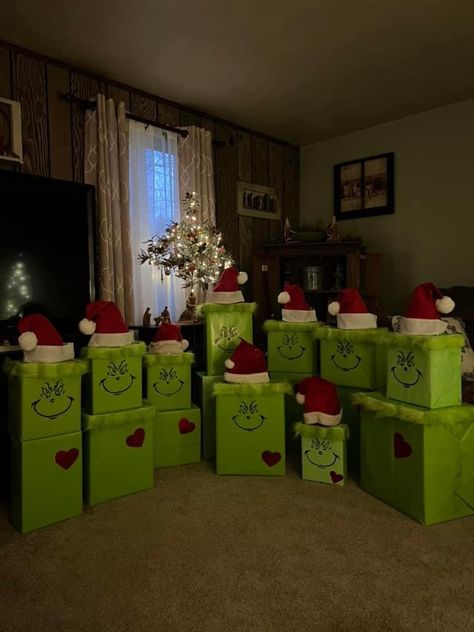 Grinch Wrapping, Whoville Christmas, Grinch Party, Gift Towers, Christmas Eve Box, Grinch Christmas, Christmas Gift Box, Xmas Party, Christmas Games