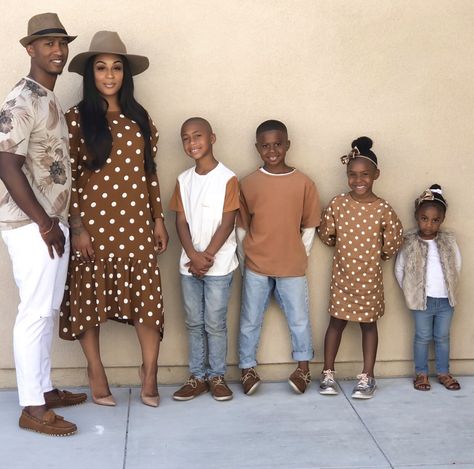 Thick-Fil-A on Twitter: "This family is the absolute cutest!… " Family Portrait Outfits, Shades Of Tan, Mommy Moments, Family Of 6, Family Photoshoot Outfits, Family Poses, Quoi Porter, Family Picture Outfits, Matching Couple Outfits