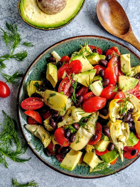 Lunch To Take To Work, Artichoke Tomato, Artichoke Salad Recipes, Tomato And Avocado Salad, Salad With Dill, Mediterranean Recipes Healthy, Artichoke Salad, Artichoke Recipes, Garlic Clove