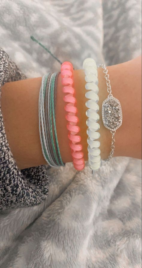 Preppy Pura Vida Bracelets, Bracelet Stack Pura Vida, Pura Vida Bracelet Stack, Kendra Scott Aesthetic, Preppy Jewlery, Preppy Images, 2019 Nostalgia, Pandora Bracelet Charms Ideas, Beachy Bracelets