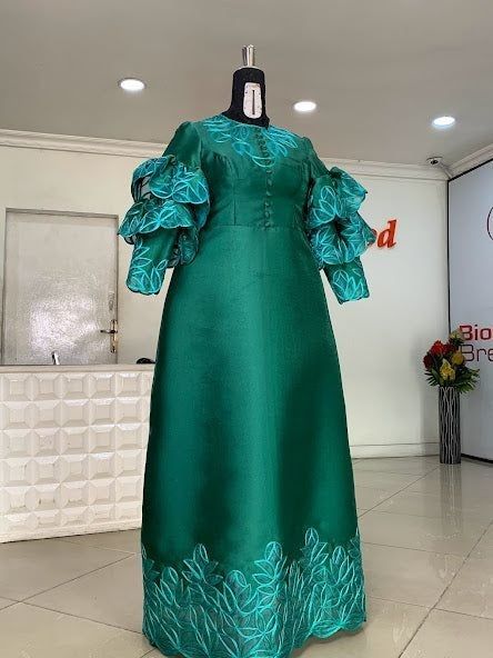 Garbadin fabric is the perfect one on this dress. Visit for more and don't forget to follow Mikado Styles, Kampala Gown Styles For Ladies, Aline Gown, Senegalese Fashion, Sewing Styles, Materials Gown Style, Emerald Fashion, Bubu Gown, Boubou Styles For Women