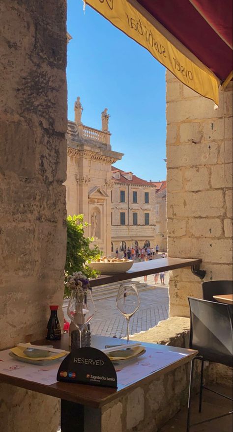 located in the old town of Dubrovnik, this tiny restaurant propose this nice view. great place to visit 🇭🇷

picture taken around 6 pm Dubrovnik Croatia Instagram, Old Town Dubrovnik, Croatia Astetic, Dubrovnik Aesthetic, Dubrovnik Croatia Aesthetic, Croatia Old Town, Old Town Aesthetic, Croatian Summer, Croatia Aesthetic