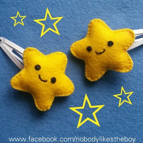 Felt star hair clips Felt Figures Diy, Cute Felt Keychain, Cute Plushies To Sew, Aesthetic Felt Crafts, Hair Clips Handmade, Felt Hair Clip, Felt Plushies Pattern Free, Star Plushies, Cute Felt Crafts