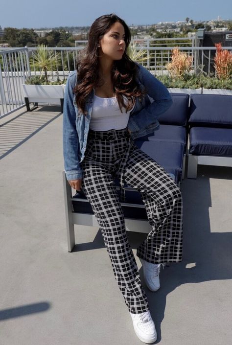 White Plaid Pants Outfit, Black And White Plaid Pants Outfit, Blue Plaid Pants Outfit, How To Style Plaid Pants, Style Plaid Pants, Black And White Plaid Pants, White Plaid Pants, Creative Outfit Ideas, Plaid Pants Outfit