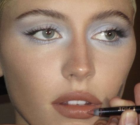 Cinderella Aesthetic, 90s Makeup, Flot Makeup, Ethereal Makeup, Dope Makeup, Cute Makeup Looks, Clothes And Shoes, Blue Eyeshadow, Cottagecore Aesthetic