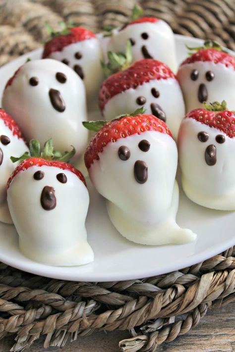 Fun Halloween Appetizers, Veselý Halloween, Läskig Halloween, Halloween Sleepover, Recetas Halloween, Postres Halloween, Halloween Party Appetizers, Dulces Halloween, Fest Temaer