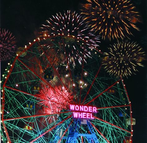 Fireworks in the summer at Deno's Wonder Wheel in Coney Island Wonder Wheel Coney Island, Beach Fireworks, Fireworks And Rollerblades, Coney Island Amusement Park, Fireworks At Disney World, New York Attractions, Nyc With Kids, Park In New York, Empire State Of Mind