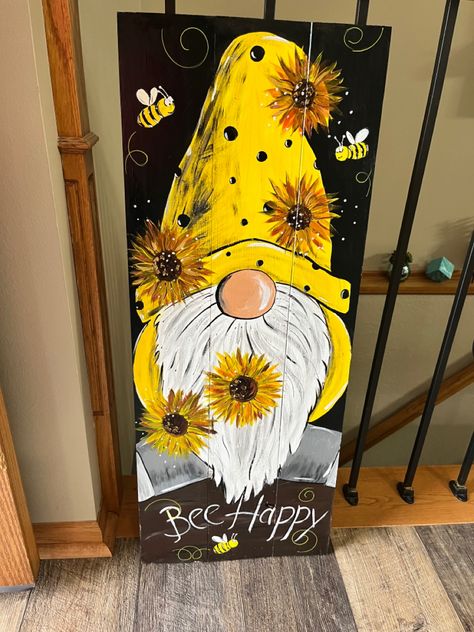 Gnome Porch Leaner, Gnome Paint, Gnome Pictures, Bee Crafts, Canvas Painting Diy, Spring Painting, Gnomes Crafts, Pallet Art, Tole Painting