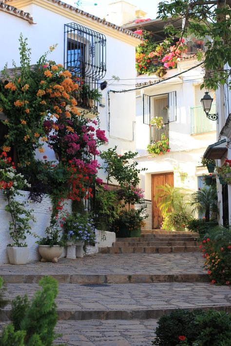 SPAIN / ANDALUSIA / Places, towns and villages - ESTEPONA, Costa del Sol, Málaga, Andalucía. Old Town, Estepona Spain Landscape, Estepona Spain, Costa Del Sol Spain, Spain Aesthetic, Village Photos, Scenic Photography, Blue Flag, Seaside Resort, Salamanca