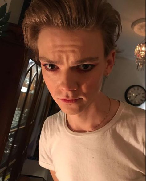 Thomas Brodie Sangster Imagines, Maze Runner Funny, Maze Runner Cast, Newt Maze Runner, Maze Runner Movie, Dylan Thomas, The Queen's Gambit, Thomas Sangster, Brodie Sangster