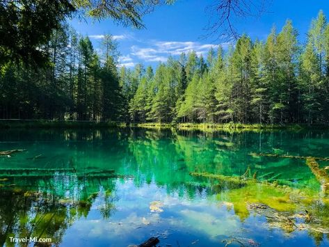 Breathtaking Kitch iti kipi Springs (The Big Spring) in the Palms Book State Park is One of the Best Places to Visit in Michigan's Upper Peninsula Kitch-iti-kipi Michigan, Kitchitikipi Michigan, Manistique Michigan, Munising Michigan, Michigan Waterfalls, Michigan Upper Peninsula, Bay City Michigan, Travel Michigan, Vacation List