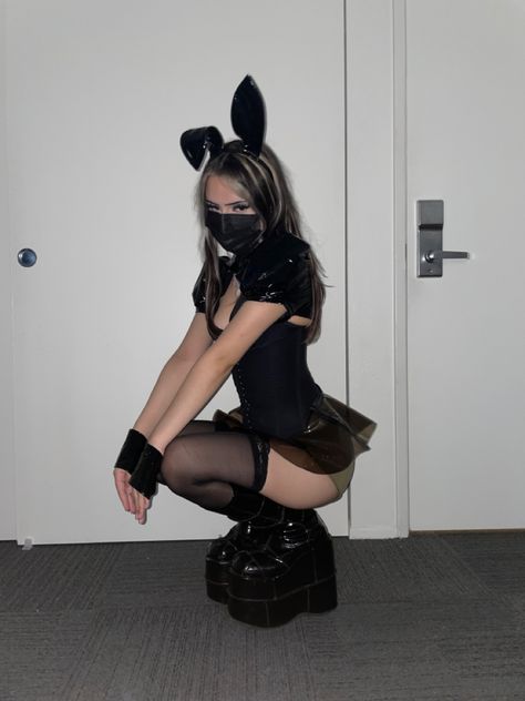 Goth Costume Ideas, Hot Halloween Costumes Women, Playboy Bunny Outfits, Playboy Bunny Costume, Goth Costume, Bunny Cosplay, Rave Fits, Hot Costume, Pretty Halloween Costumes