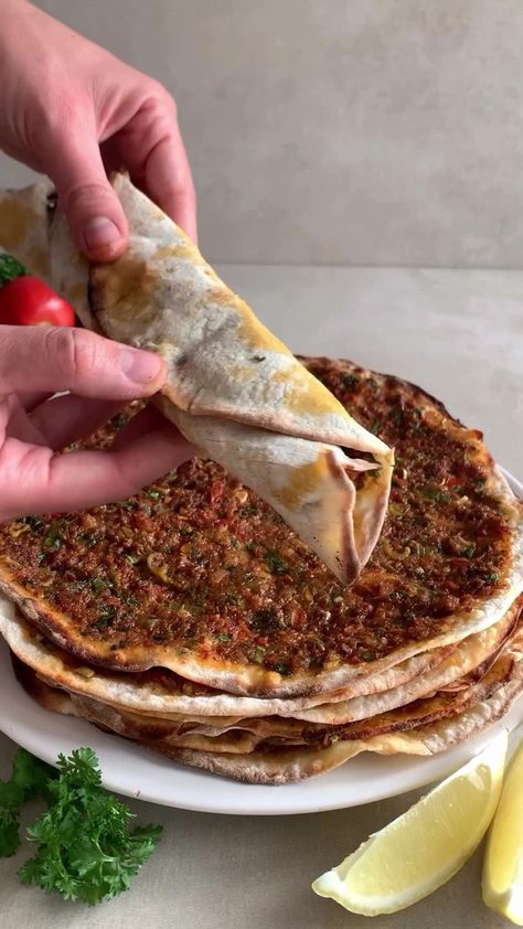 Arabic Cooking Food Recipes, Halal Meal Prep, Mince Lamb Recipes, Arabic Lunch Ideas, Food From Different Cultures, Minced Lamb Recipes, Healthy Oven Meals, Mince Beef Recipes, Recipes With Onions