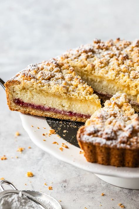 Italian Crumb Cake, Crumble Tart Recipe, Ricotta Crumble Cake, Jam Swirl Cake, Italian Breakfast Cake, Italian Tart Recipes, Italian Sweets Recipes, Best Italian Desserts, Italian Pastries Traditional