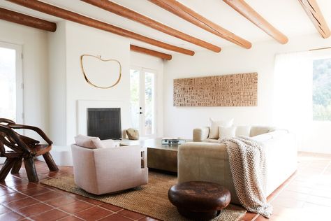 A Georgia O’Keeffe Aura Fills This Santa Barbara Pueblo Revival - Architectural Digest Alma Allen, Pueblo Revival, Saltillo Tile, Terracotta Floor, Adobe House, Red Tiles, Midcentury Home, Santa Fe Style, Casas Coloniales