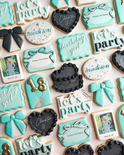 18th Birthday Cookies, Royal Icing Recipes, Cookie Gift Packaging, Soft Sugar Cookie, Bow Trend, Designer Cookies, Sugar Cookie Cakes, Icing Recipes, Soft Sugar