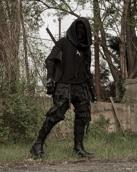 Techwear With Mask, Modern Rogue Outfit, Dystopian Techwear, Futuristic Dystopian Fashion, Tech Wear Aesthetic, Tech Mask, Modern Assassin, Japanese Techwear, Techwear Men