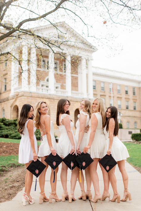 Friend Group Grad Pics, Group Pics Poses, College Graduation Pictures Poses Group, Cap And Gown Group Picture Ideas, College Graduation Pictures Poses Pic Ideas Best Friends, Grad Photoshoot Group, Graduation Poses Group, Cap And Gown Photos With Friends, Group Cap And Gown Pictures