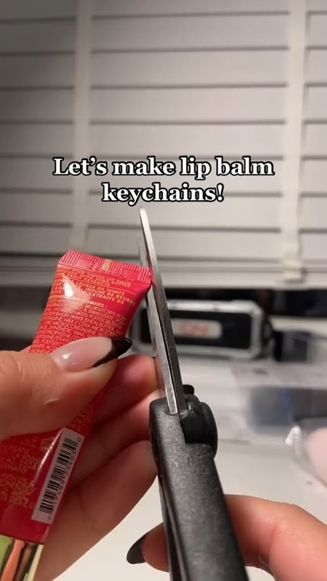 vid from tiktok by: ok_clara Dress up your lips on the fly! 🚀 Dive into our DIY Lip Balm Key Chain tutorial for a quick and chic way to keep your lips luscious anytime, anywhere. Watch, craft, and carry your lip balm with flair! 💄🔑 How To Make Lip Balm Keychain, Lipgloss Holder Keychain Diy, Diy Lipgloss Keychains, Keychain Ideas Diy Crafts, Chapstick Keychain Diy, Homeade Keychain Ideas, Lipgloss Keychain Diy, Packaging Ideas For Jewelry Business, Lipgloss Keychain Ideas