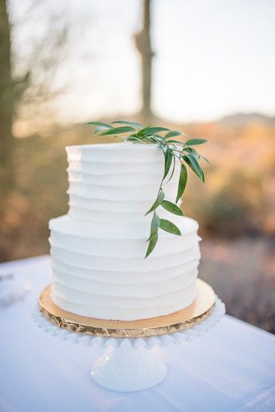 Minimalist Styled Wedding Shoot in the Arizona Desert published on Wedding Vault. How gorgeous is this simple wedding cake? Click to see the full photos from this beautiful shoot. #weddingcake #arizonawedding #minimalistbaker #minimalistwedding #dessert #weddingideas #weddinginspiration #weddingvault #bridetobe#outdoorwedding #frosting #cake #whitecake #desertwedding Minimalist Cake, Frosting Cake, Wedding Arizona, Romantic Wedding Style, Styled Wedding Shoot, Wedding Treats, Gorgeous Wedding Cake, Simple Wedding Cake, Arizona Desert