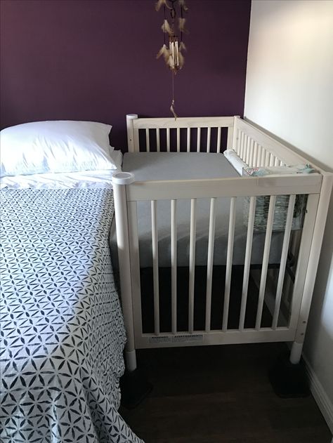 Sidecar crib Side Car Crib, Colecho Ideas, Sidecar Crib, Cosleeping Bedroom, Room With Wallpaper, Baby Room Wallpaper, Safe Co Sleeping, Baby Crib Designs, Crib Ideas